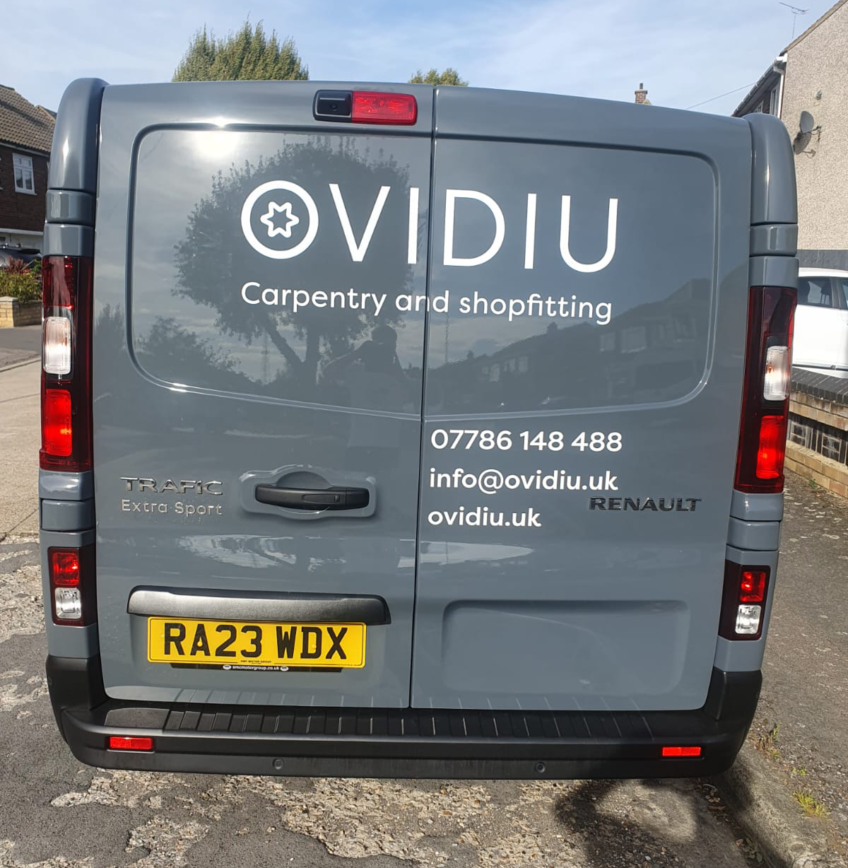 Ovidiu — van back